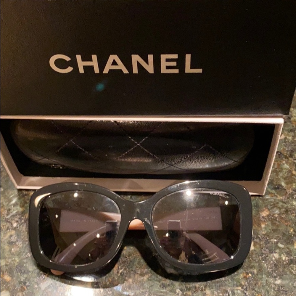 Chanel sunglasses - Picture 1 of 6